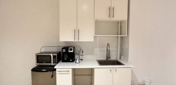 Office Space with Pantry &amp; Dividable Loft – No Fee – W 37th St (Midtown West)