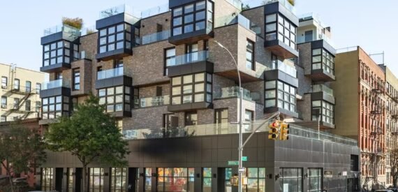 2,300 SF of 4-Star Retail Space Available FOR LEASE