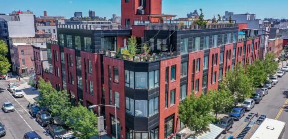 900 &#8211; 1,900 SF of Retail Space FOR RENT