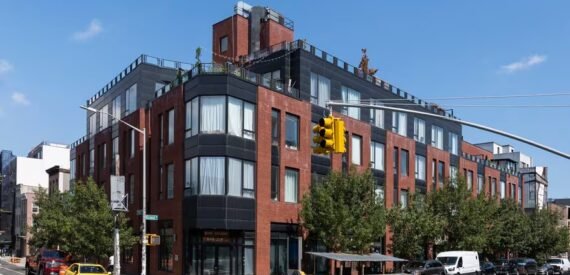 900 &#8211; 1,900 SF of Retail Space FOR RENT