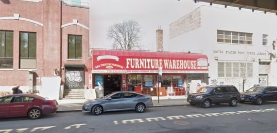 Bright Street-Level Retail-Expandable Basement Space