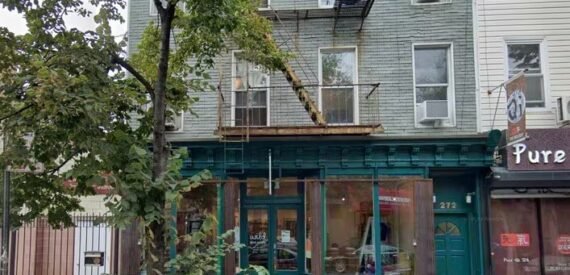 2,400 SF of Retail Space Available FOR LEASE