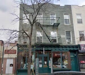 2,400 SF of Retail Space Available FOR LEASE