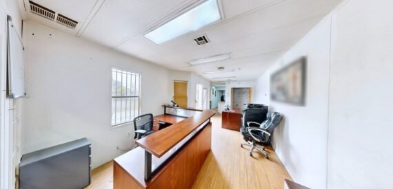 Huge fenced lot with office &amp; warehouse near I-95 &amp; subway (Wakefield)