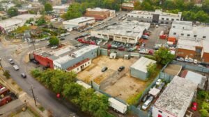 Huge fenced lot with office & warehouse near I-95 & subway (Wakefield)
