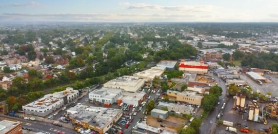 Huge fenced lot with office &amp; warehouse near I-95 &amp; subway (Wakefield)