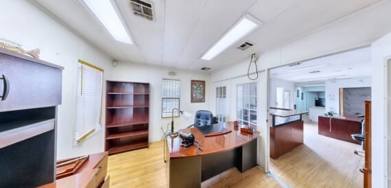 Huge fenced lot with office &amp; warehouse near I-95 &amp; subway (Wakefield)