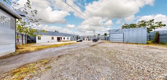 Huge fenced lot with office &amp; warehouse near I-95 &amp; subway (Wakefield)