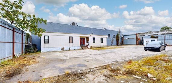Huge fenced lot with office &amp; warehouse near I-95 &amp; subway (Wakefield)