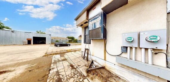 Huge fenced lot with office &amp; warehouse near I-95 &amp; subway (Wakefield)
