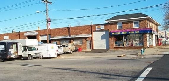 5,000 SF Industrial Space with Parking FOR LEASE