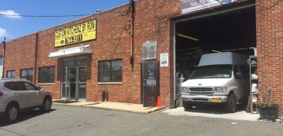 5,000 SF Industrial Space with Parking FOR LEASE