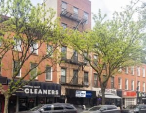 1,200 SF of Retail Space Available FOR LEASE