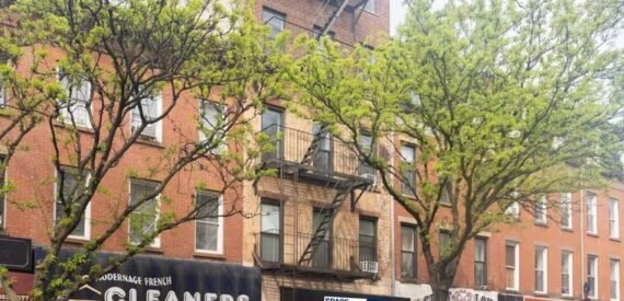 1,200 SF of Retail Space Available FOR LEASE
