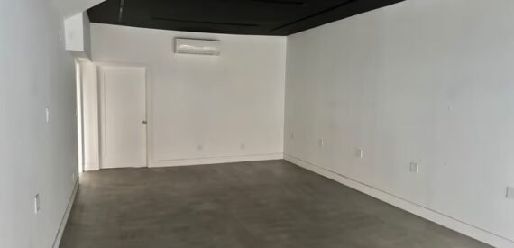 1,200 SF of Retail Space Available FOR LEASE