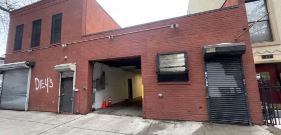 Column-Free Drive-In Space with Convenient Adjoining Access