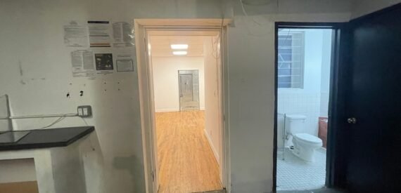 Column-Free Drive-In Space with Convenient Adjoining Access