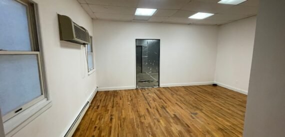 Column-Free Drive-In Space with Convenient Adjoining Access