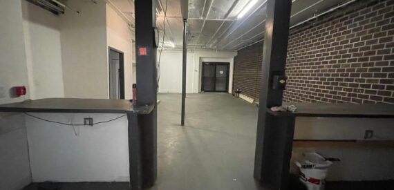 Column-Free Drive-In Space with Convenient Adjoining Access