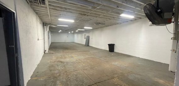 Column-Free Drive-In Space with Convenient Adjoining Access