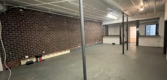 Column-Free Drive-In Space with Convenient Adjoining Access