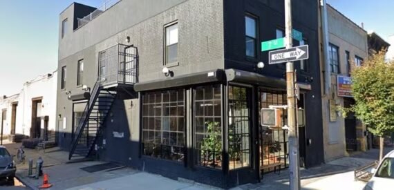 1,800 SF of Office/Retail Space Available FOR LEASE