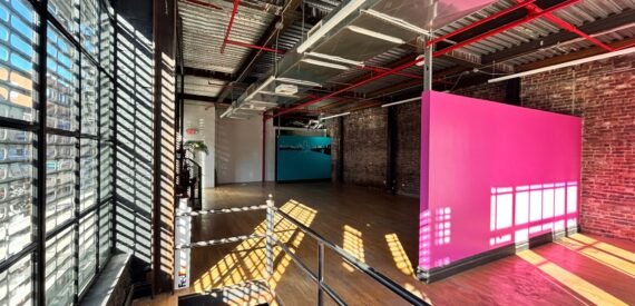 1,800 SF of Office/Retail Space Available FOR LEASE