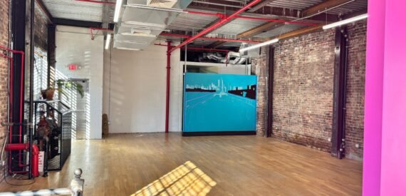 1,800 SF of Office/Retail Space Available FOR LEASE