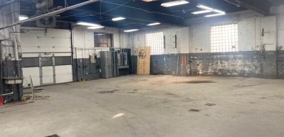 4,536 SF Building with 3,150 SF Yard FOR SALE