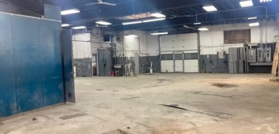 4,536 SF Building with 3,150 SF Yard FOR SALE