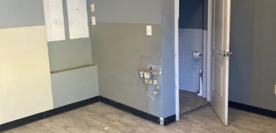 4,536 SF Building with 3,150 SF Yard FOR SALE
