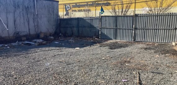4,536 SF Building with 3,150 SF Yard FOR SALE