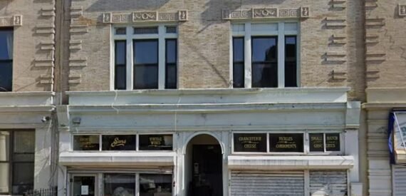 600 SF of Retail Space Available FOR LEASE
