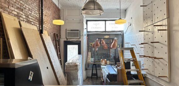 600 SF of Retail Space Available FOR LEASE
