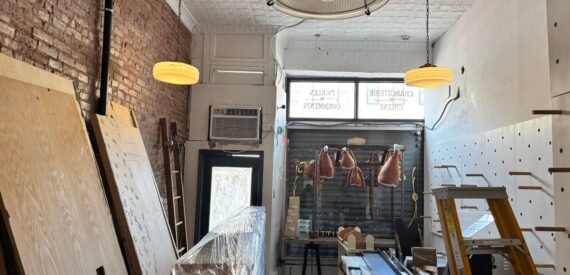 600 SF of Retail Space Available FOR LEASE