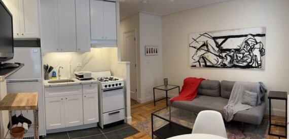 Amazing Fully Furnished 3 bedroom 2 baths apartment