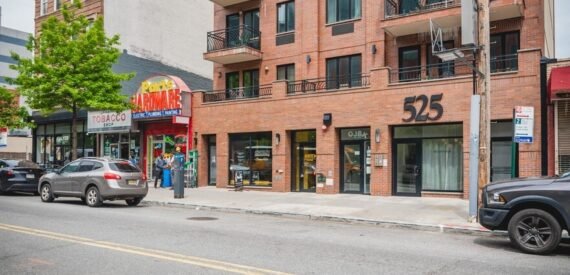 1,700 SF of 4-Star Retail Space Available FOR LEASE