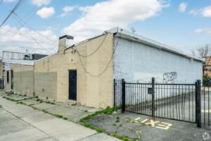 6,100 SF Vacant Office Building For LEASE/Possible Sale