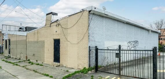 6,100 SF Vacant Office Building For LEASE/Possible Sale