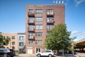 4,000 SF of Office/Retail Space Available FOR LEASE