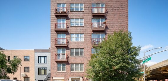 4,000 SF of Office/Retail Space Available FOR LEASE