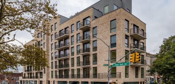 2,000 SF of Retail Space Available FOR LEASE