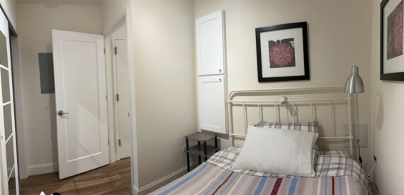 Amazing Fully Furnished 3 bedroom 2 baths apartment
