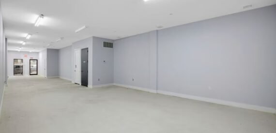 1,600 SF of Retail Space Available FOR LEASE