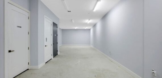 1,600 SF of Retail Space Available FOR LEASE