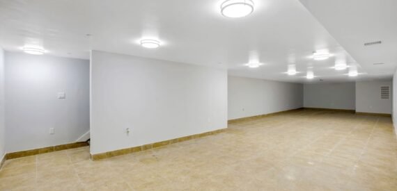 1,600 SF of Retail Space Available FOR LEASE