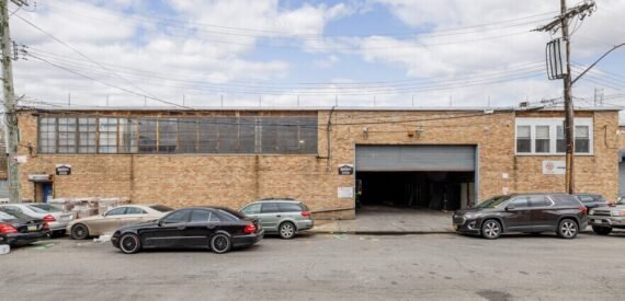 9,400 SF of Industrial Space FOR LEASE