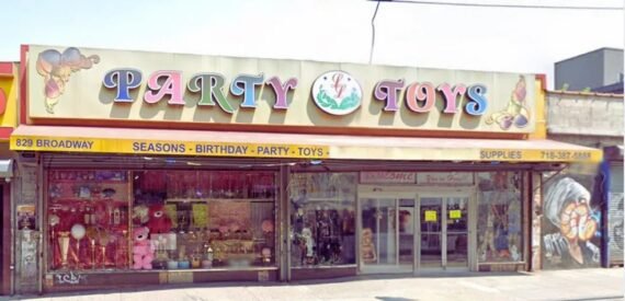 5,000 SF of Retail Space Available FOR LEASE