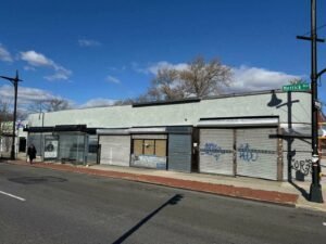 Laurelton Corner Strip