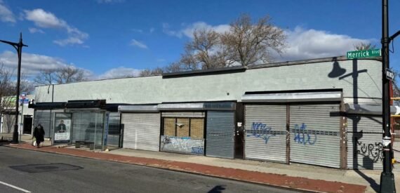 Laurelton Corner Strip